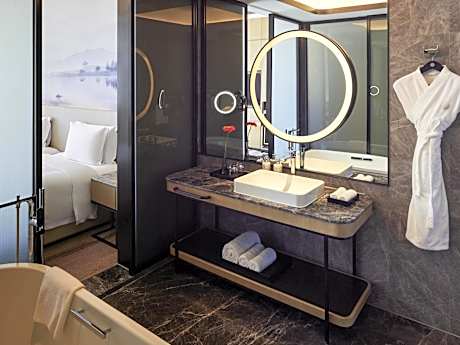 Deluxe Twin Room with Lake View