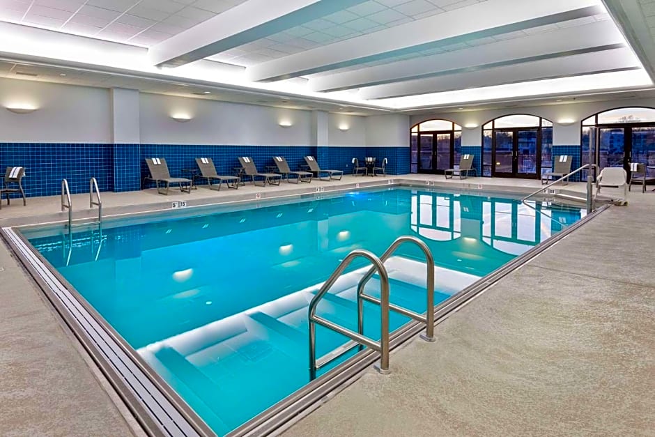 Hampton Inn By Hilton & Suites Kansas City-Country Club Plaza