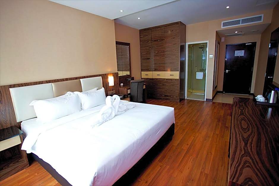 Photo 1 of 15 of Deluxe 1 King Bed