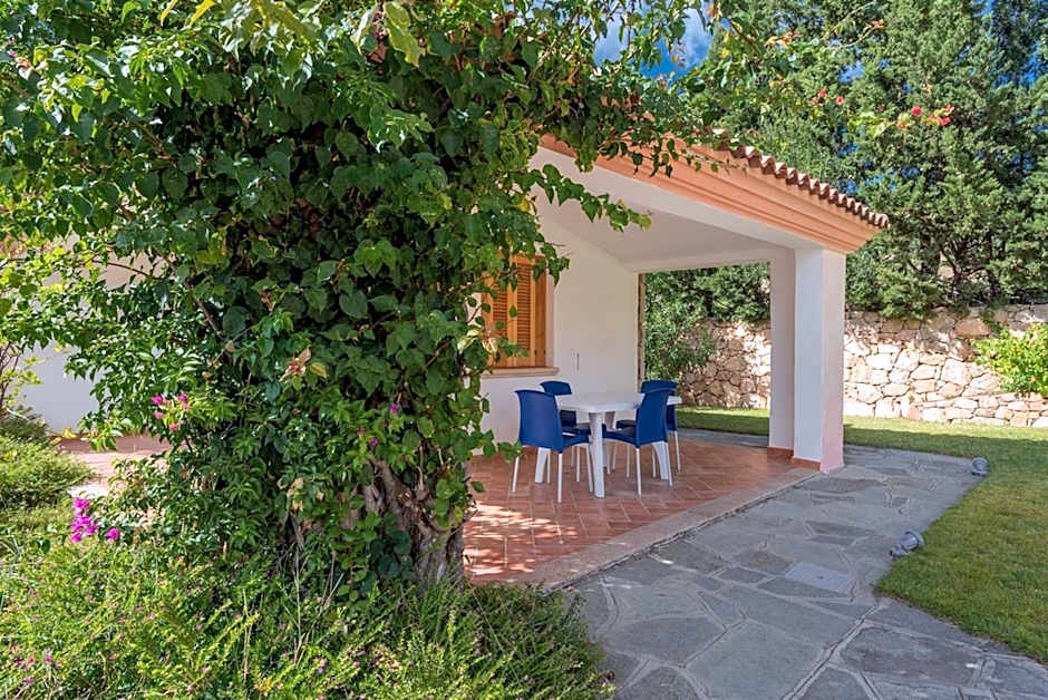 Residence con piscina a Tanaunella a 1500 m dal mare