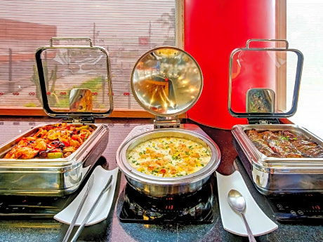 Room with one double bed