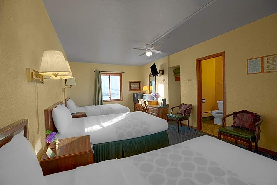 Love Hotels Silver Street by OYO at Hurley WI