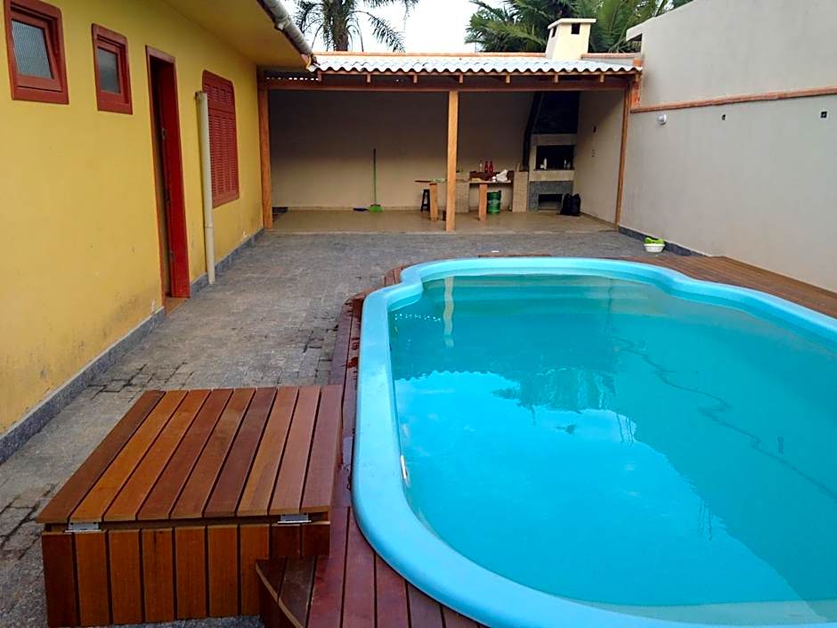 Bela casa, com internet, piscina e churrasqueira para descansar e desfrutar, dias de paz