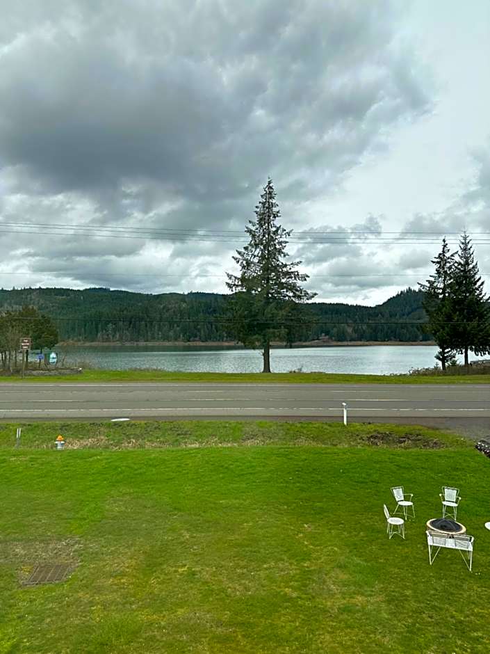 Foster Lake Inn
