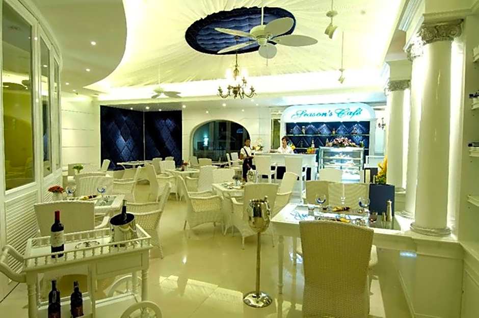 Four Seasons Place Hotel