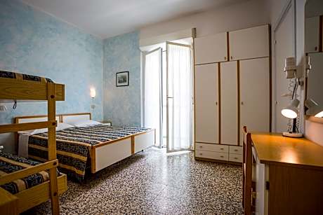 Quadruple Room with Private Bathroom