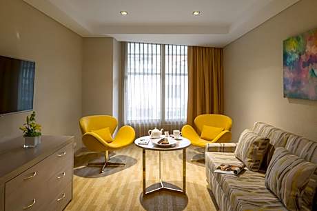 Deluxe Suite