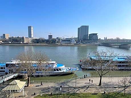 Panorama Suite mit Rheinblick