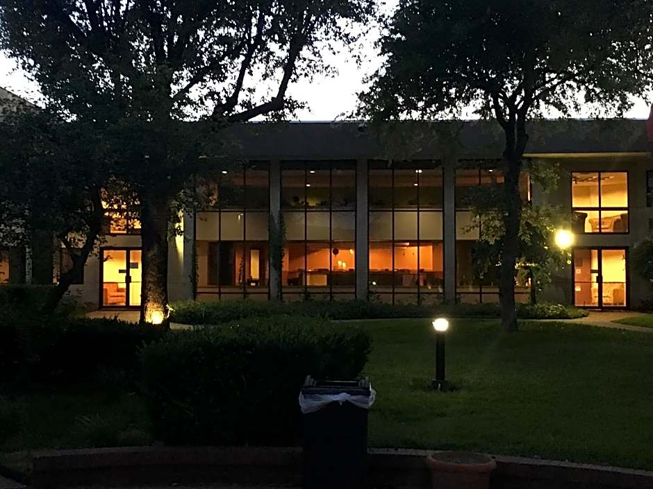 Days Inn by Wyndham Sherman