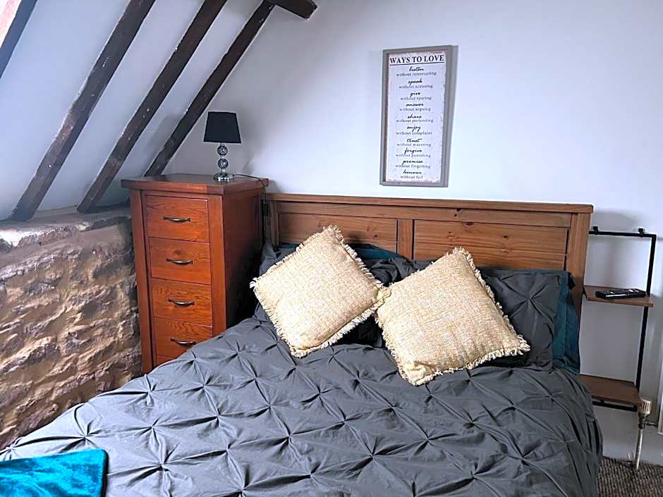 Crosskeys Inn Guest Rooms in Wye Valley