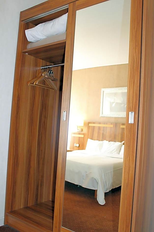 Hotel The Originals du Grand Monarque Nantes Gare