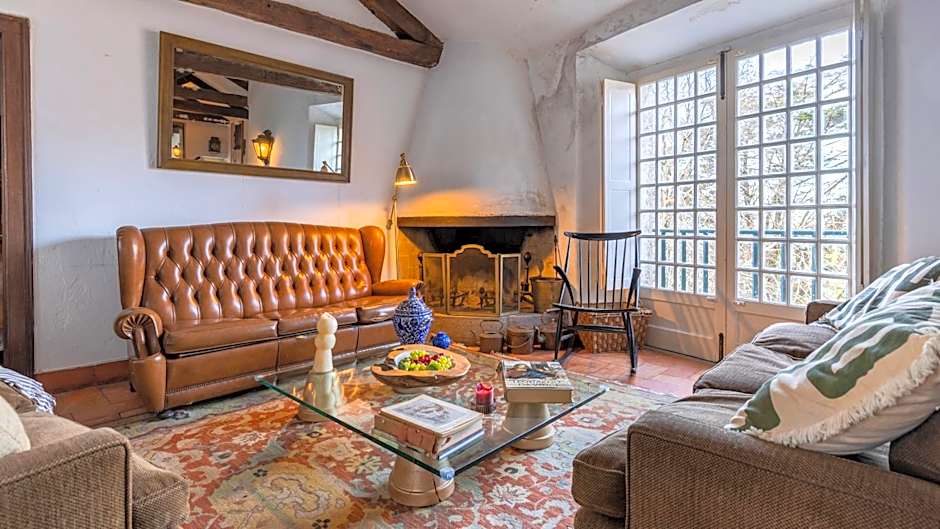 Sintra WOW - Unique double Smart Room in 17th century Palace! Hot tub, Snooker, BBQ, PS5, Sauna, Gym