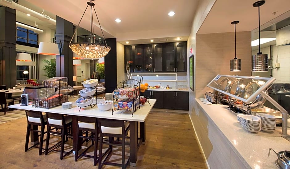 Hilton Garden Inn Charleston Waterfront/Downtown