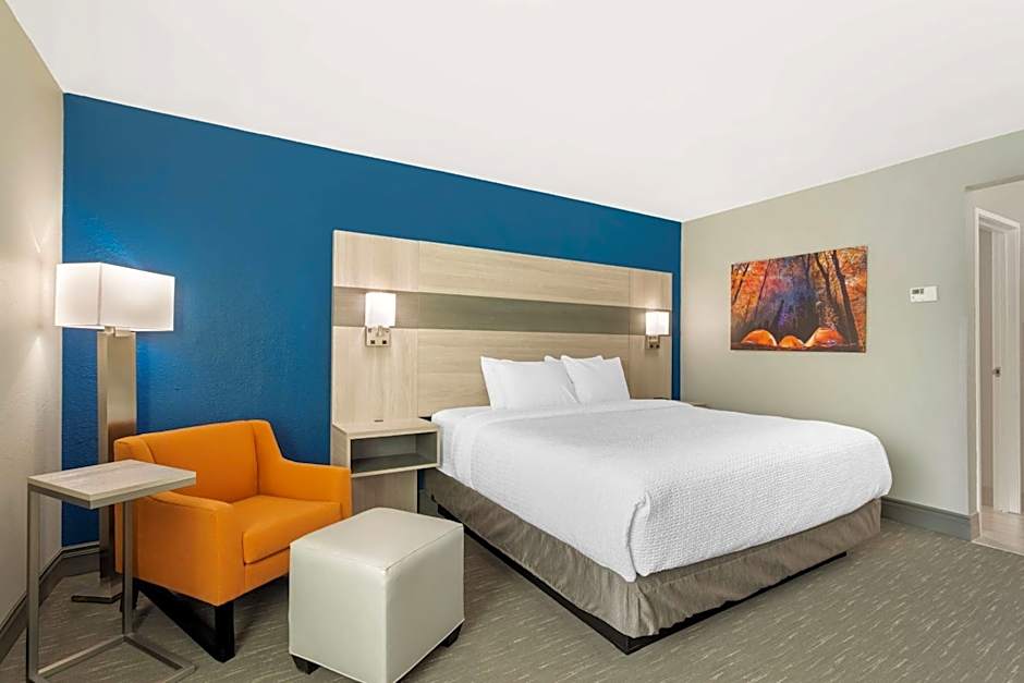 Best Western Plus Cleveland Inn & Suites