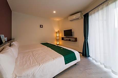 2 Double Beds Kitchenette Non-Smoking