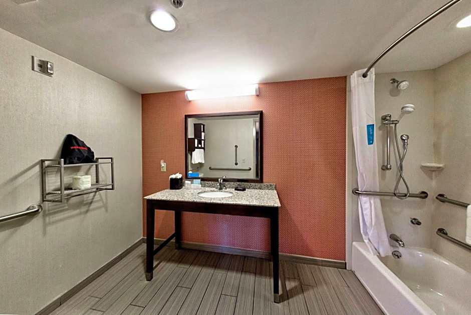 Hampton Inn By Hilton Neptune/Wall
