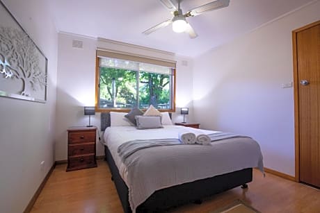 Deluxe Spa Suite with Pool View (room 8)