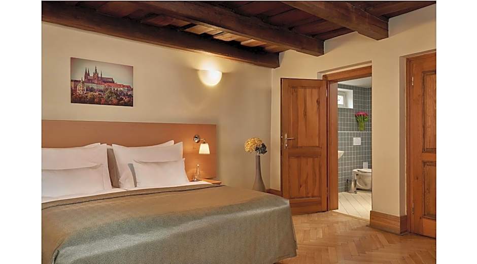 Mostecká 12 Residence