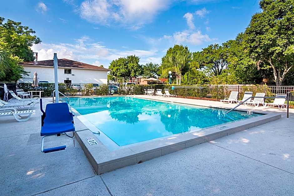 Motel 6 - Tampa Fairgrounds