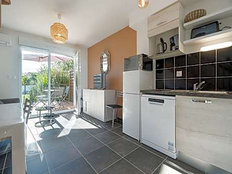 Bright villa 6 ppl, garden, close to the sea