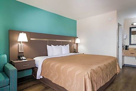 1 King Bed, Nonsmoking