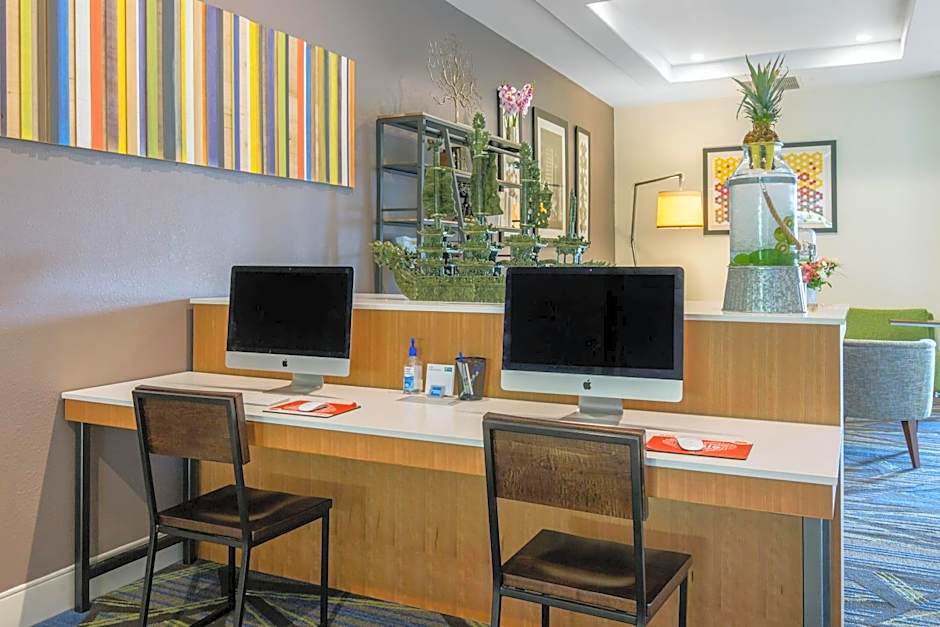 Holiday Inn Express Houston-Alvin By IHG