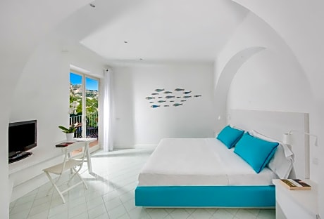 Double or Twin Room with Sea View