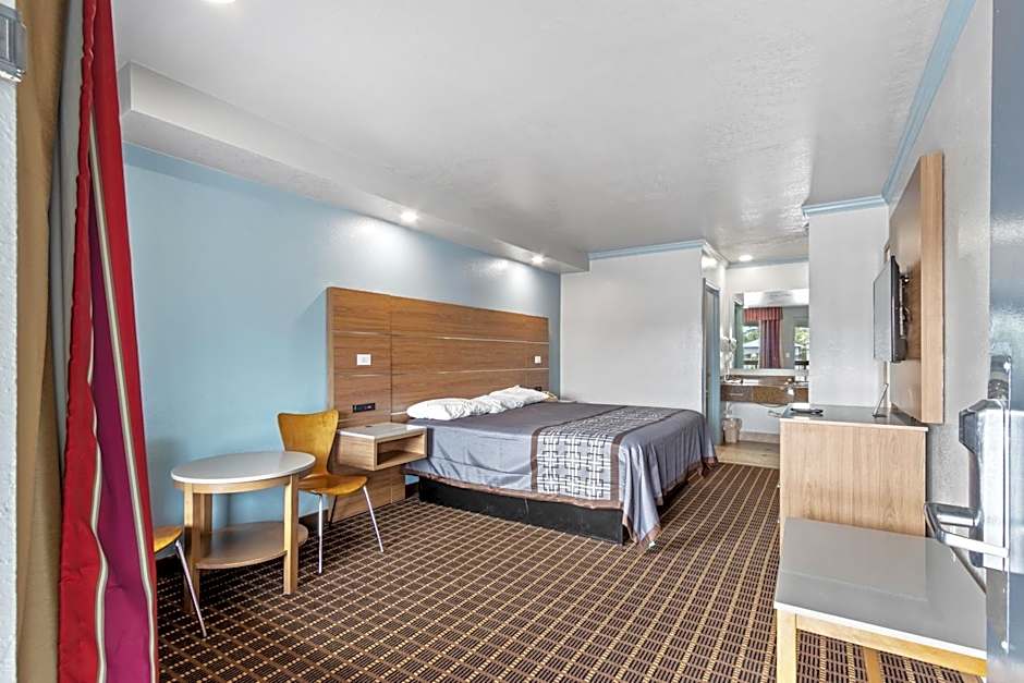 Regency Inn Near Boardwalk & Hurlburt Field