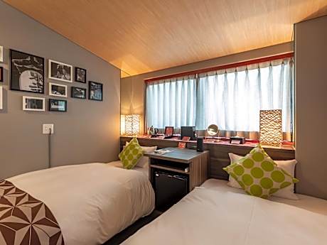 Deluxe Twin Room - Non-Smoking 205