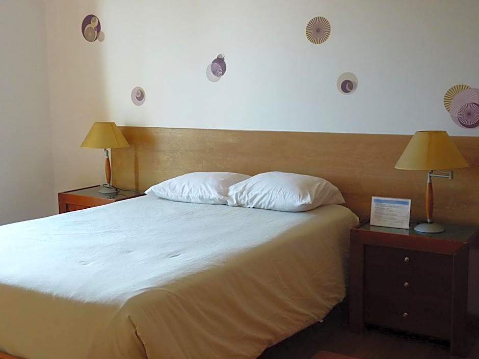 AZORES HOLIDAYS HOUSE -B&B - Suites - Self Check-in KEYBOARD