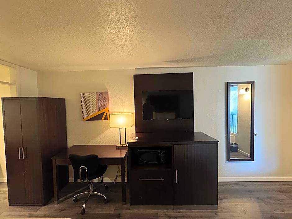 Clarion Inn & Suites Dothan South