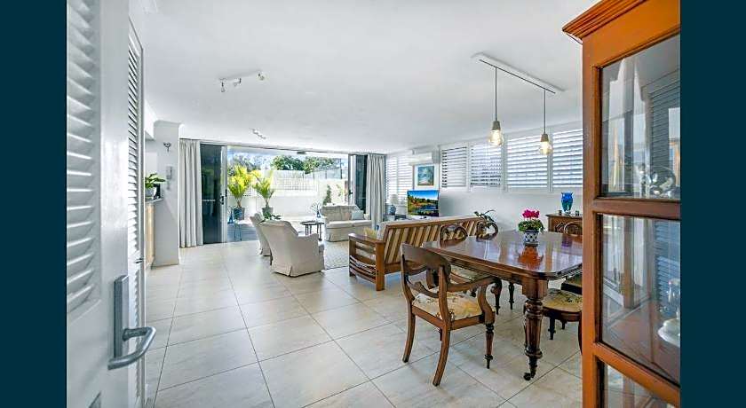 Sundeck Garden Apartments