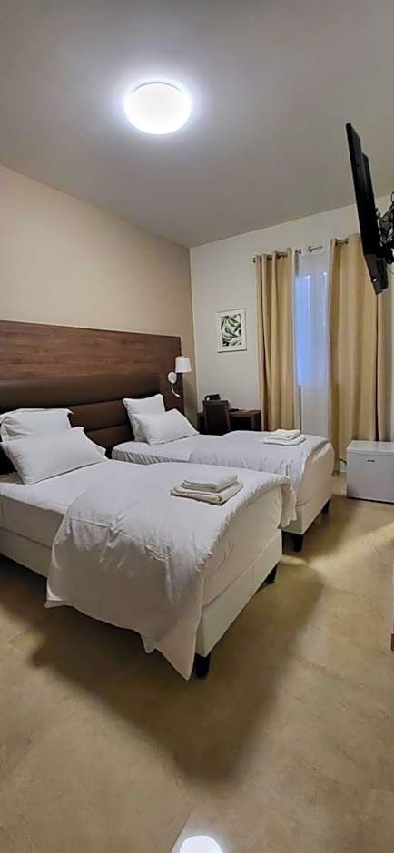 SQUARE HOTEL