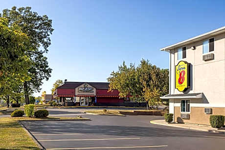 Super 8 by Wyndham Latham/Albany Airport