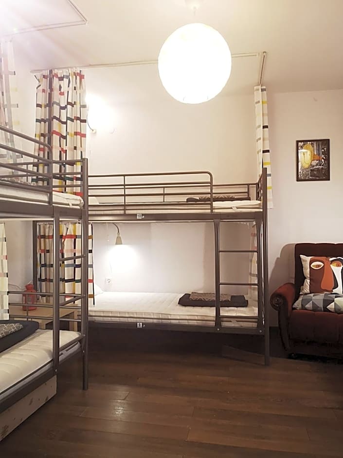 PIJAMA HOUSE - Bike & Bed