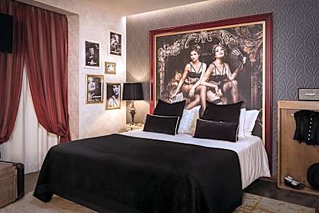 Bar Room (1 Queen Bed)