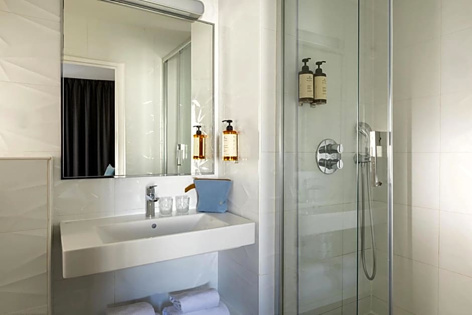 Midnight Hotel Paris