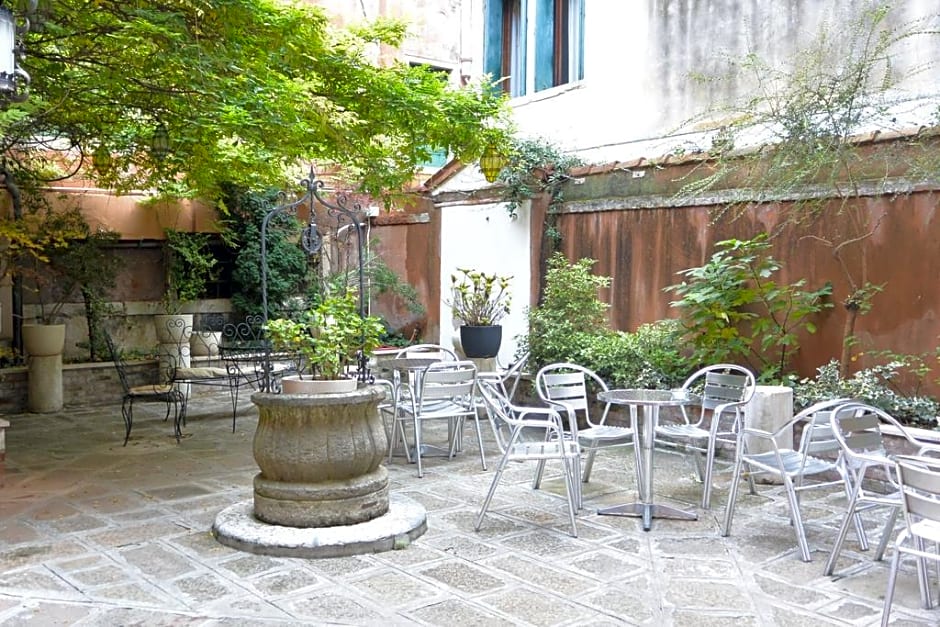 Hotel San Moise