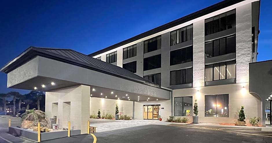 Photo 1 of 38 of Best Western Premier Lakeland North