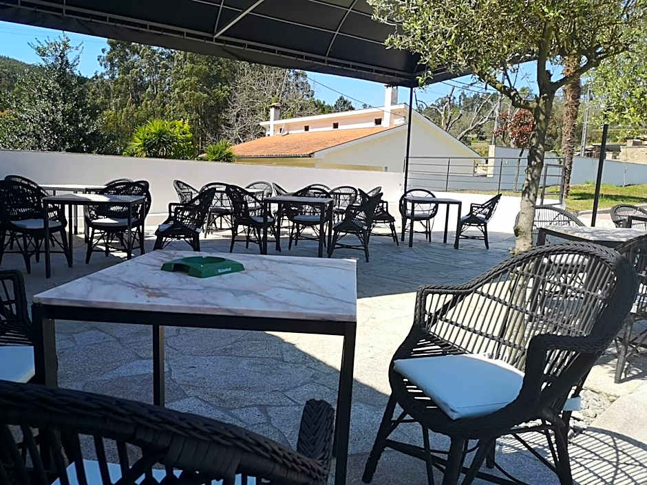 Leonchic - Guest House com Piscina de Água Salgada