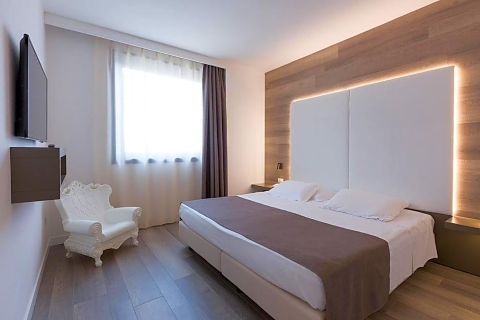 City Hotel & Suites