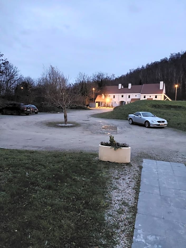 La chambre et le studio du château du golf de Bernalmont