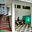 Super Hotel O Crystal Executive Suites