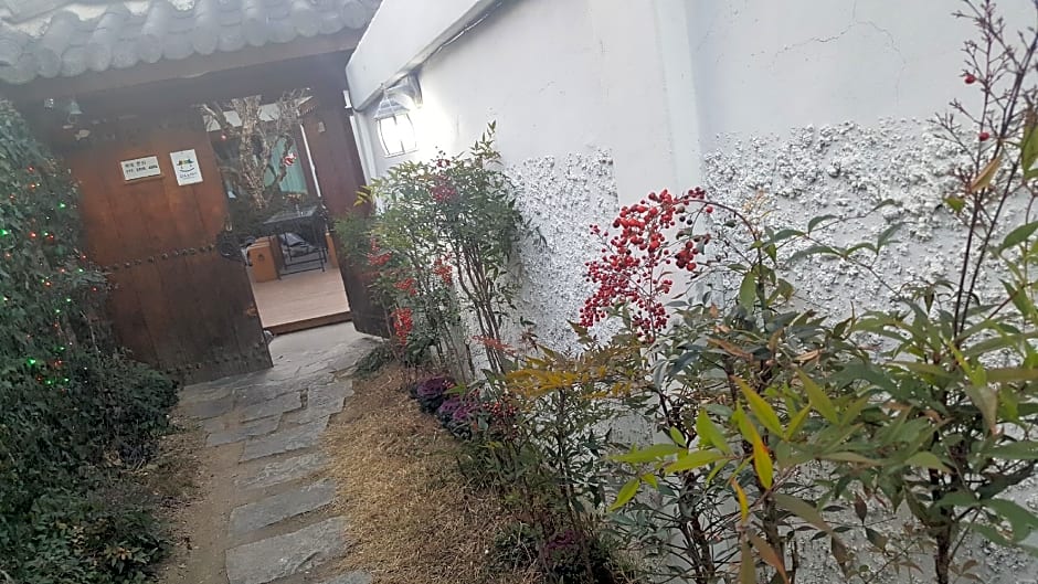 In-Yeon Hanok Guesthouse