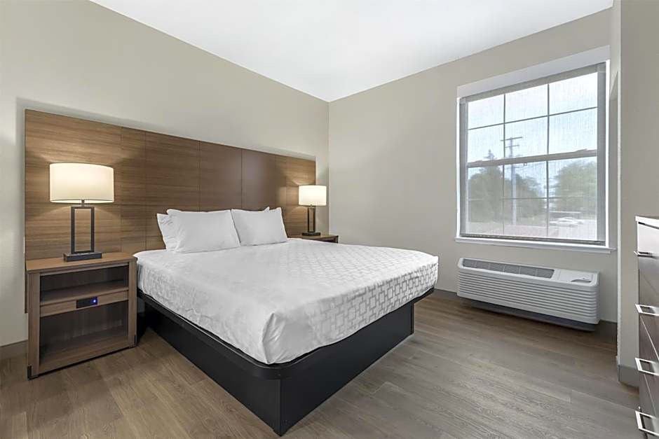 Best Western Plus Revere Inn & Suites