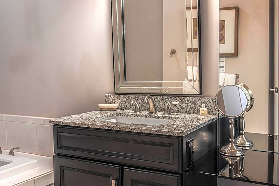 Inn on the Square, an Ascend Collection Hotel