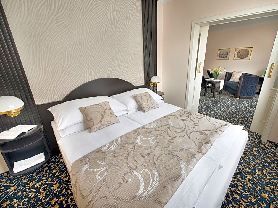 EA Hotel Royal Esprit