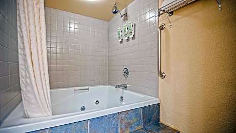 Suite with King Bed and Jet Tub - Non-Smoking
