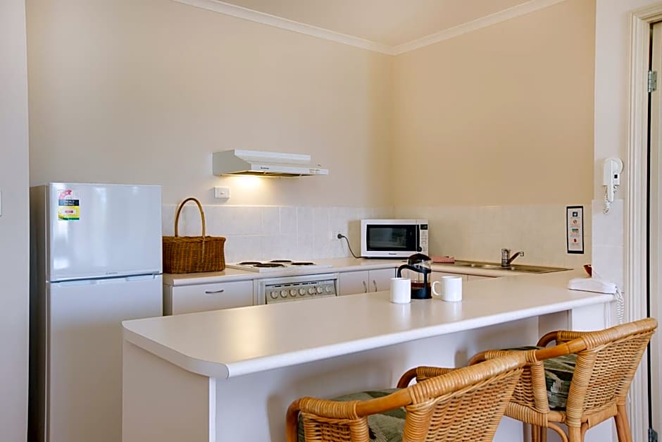 Tropic Towers Apartments