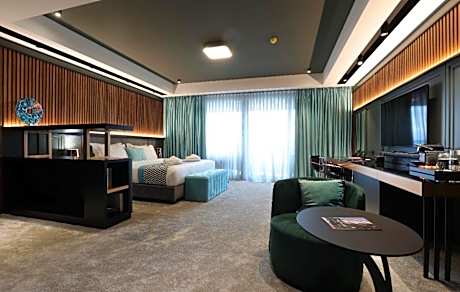 The Skyview Suite